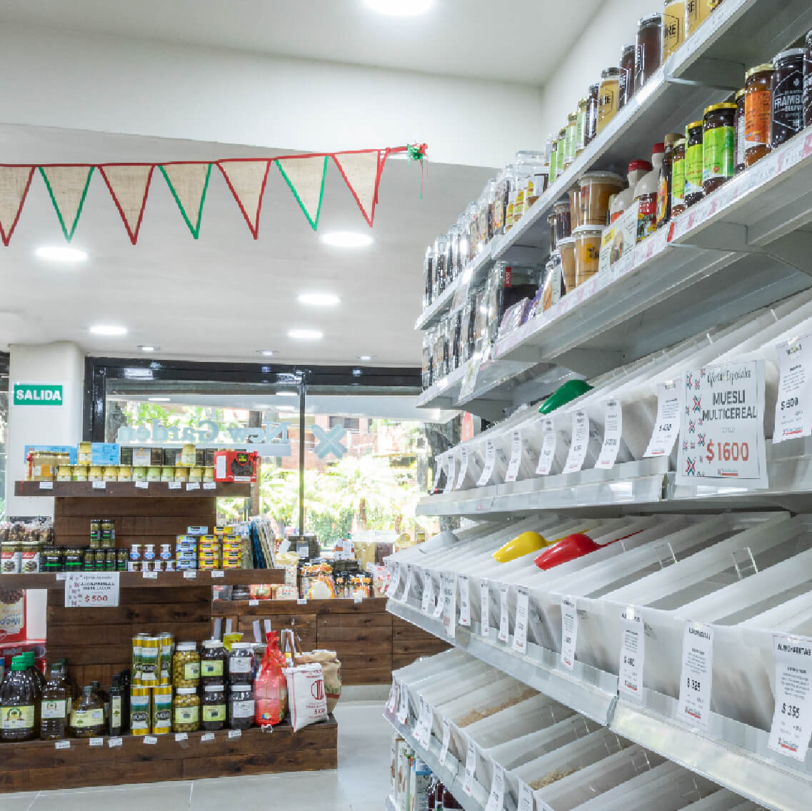 imagen de gondola llena de productos