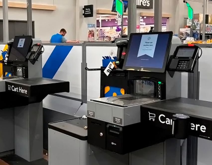 Estaciones de pago automatizadas listas para autoservicio en tienda retail Cajas de autoservicio automatizadas en un supermercado moderno