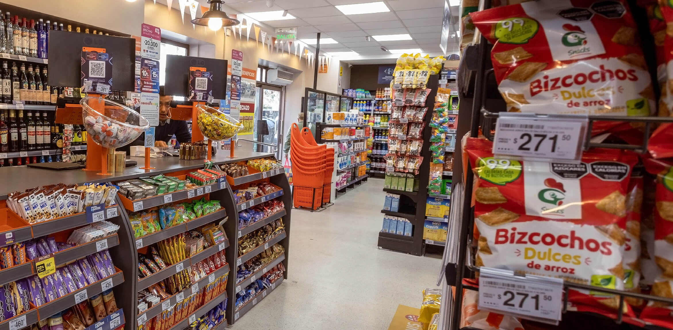 comodidad en tu compra: explora las ventajas del uso de cestas con ruedas