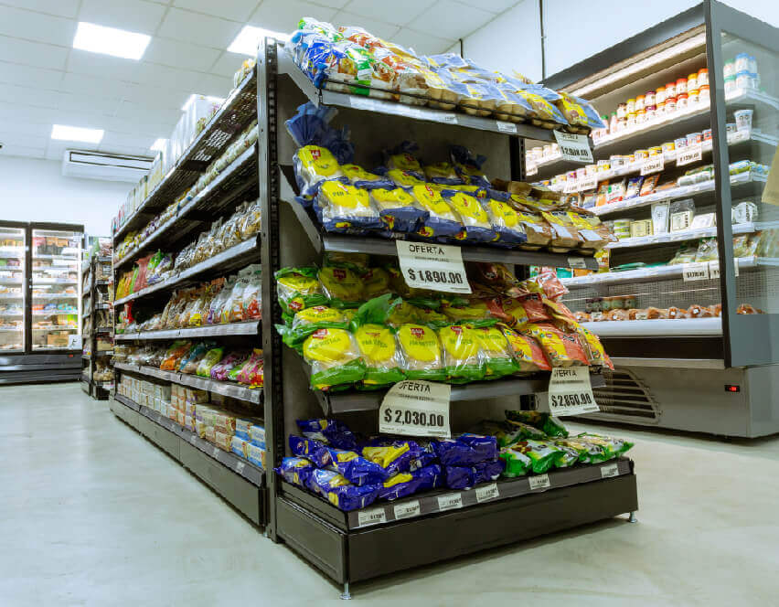 Góndola Blend: versatilidad y personalización en equipamiento comercial Góndola Blend con opciones de configuración en módulos centrales, murales y punteras