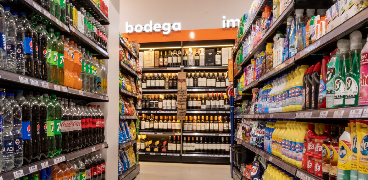 ideas unicas para exhibir vinos en tu tienda