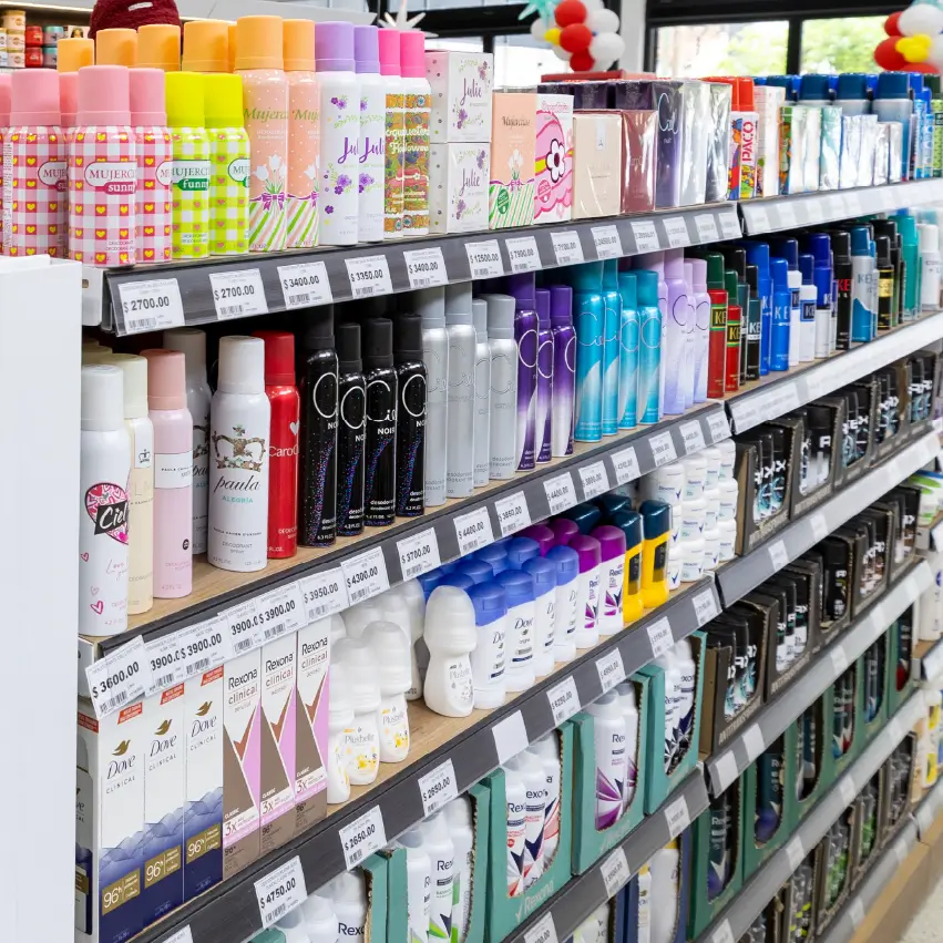 Comunicación visual en góndolas mediante portaprecios PVC para actualización permanente de precios