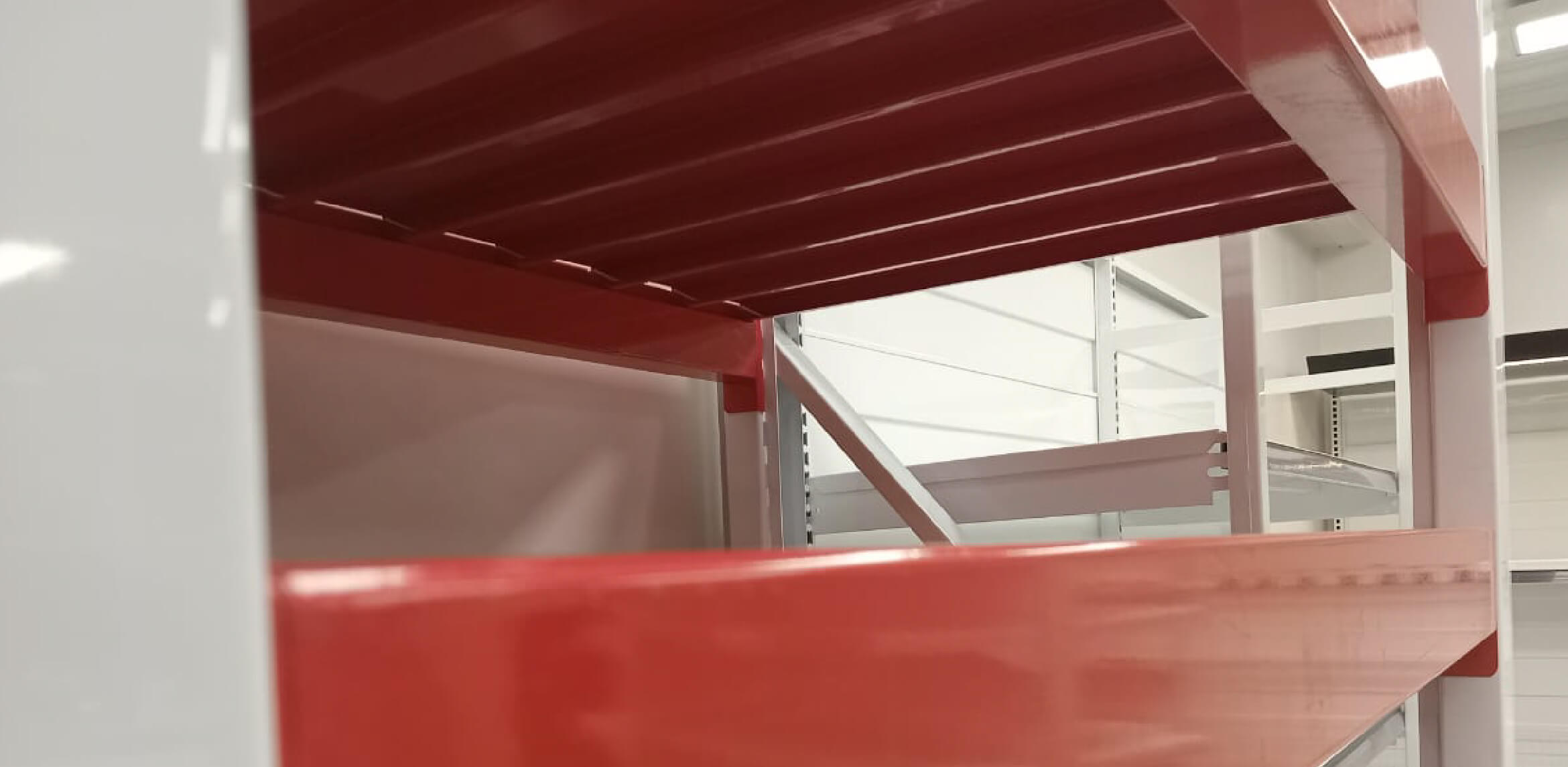 ventajas del acabado epoxi termocontraible las gondolas de Moduace: durabilidad y resistencia al desgaste